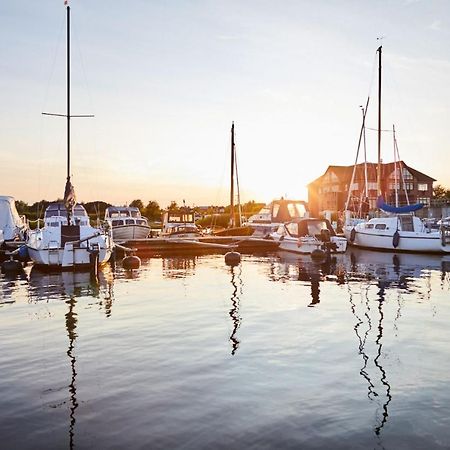 Bades Huk Marina Hotel Hohen Wieschendorf Buitenkant foto