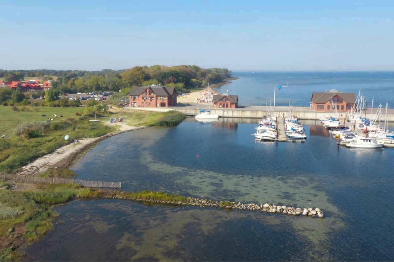Bades Huk Marina Hotel Hohen Wieschendorf Buitenkant foto