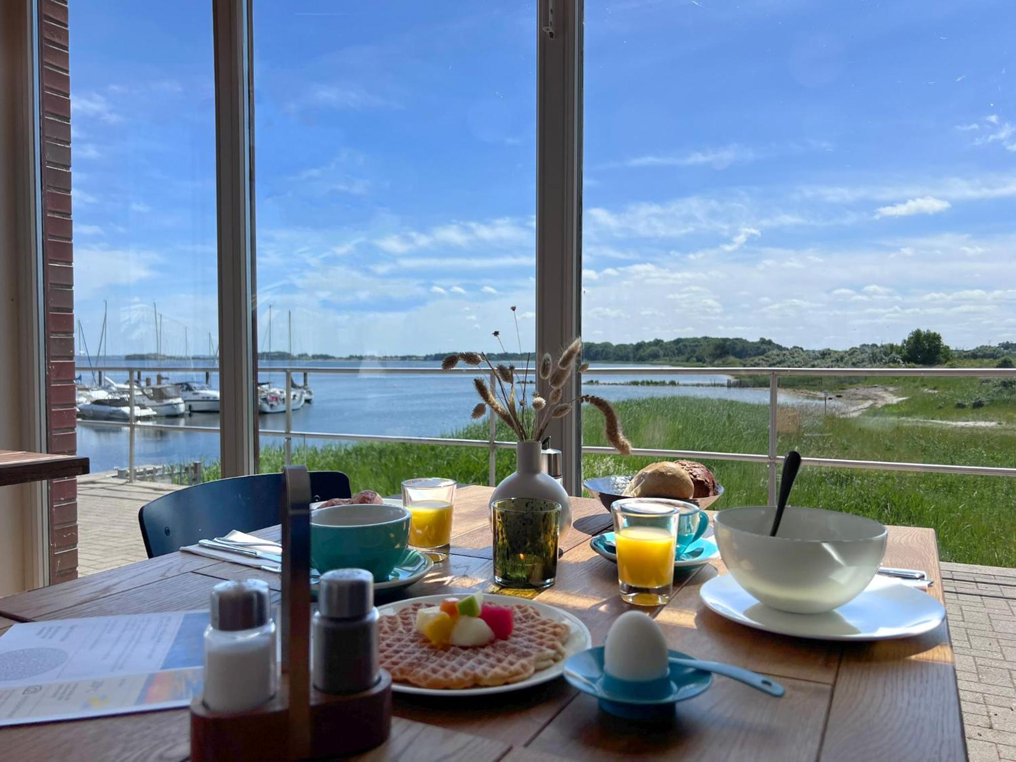 Bades Huk Marina Hotel Hohen Wieschendorf Buitenkant foto