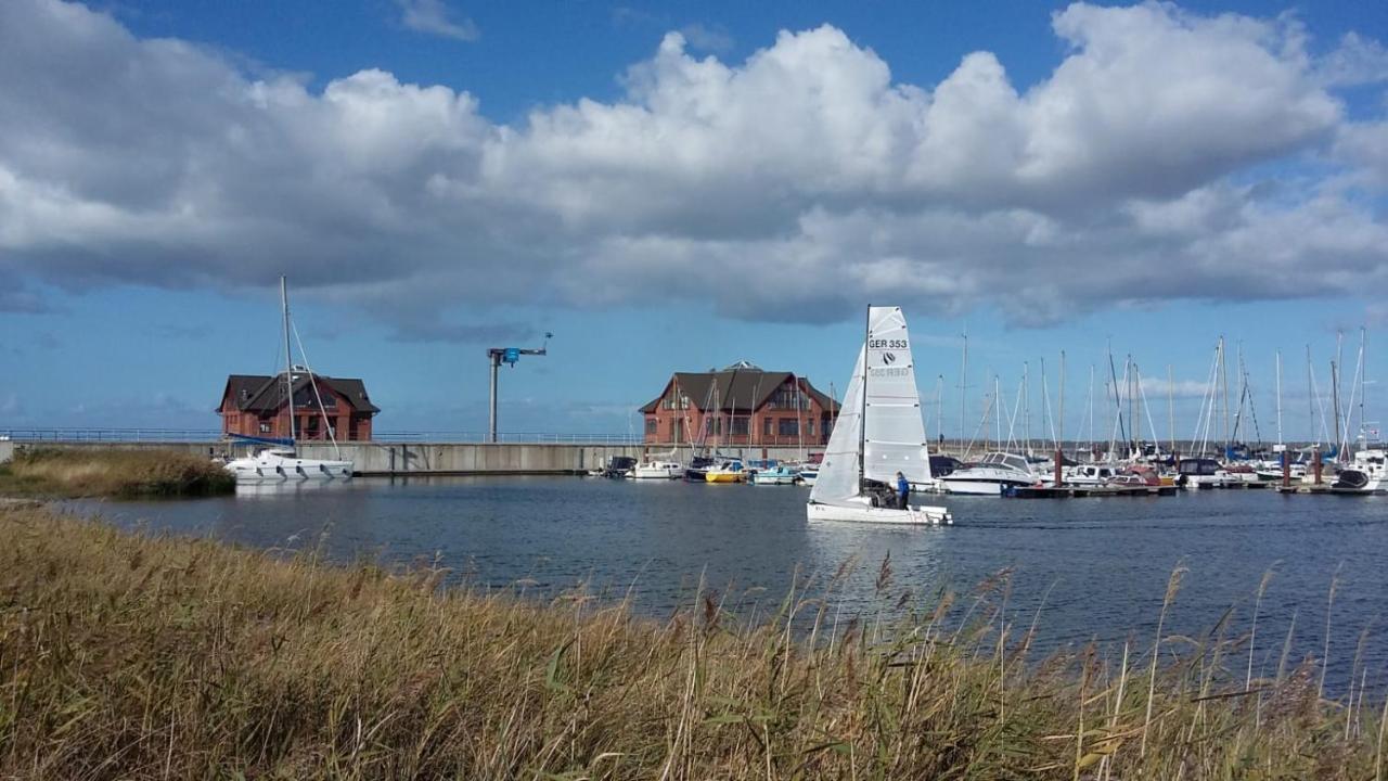 Bades Huk Marina Hotel Hohen Wieschendorf Buitenkant foto